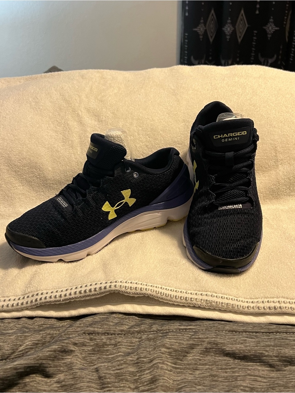 Under Armour Navy and White Shoe Size Label